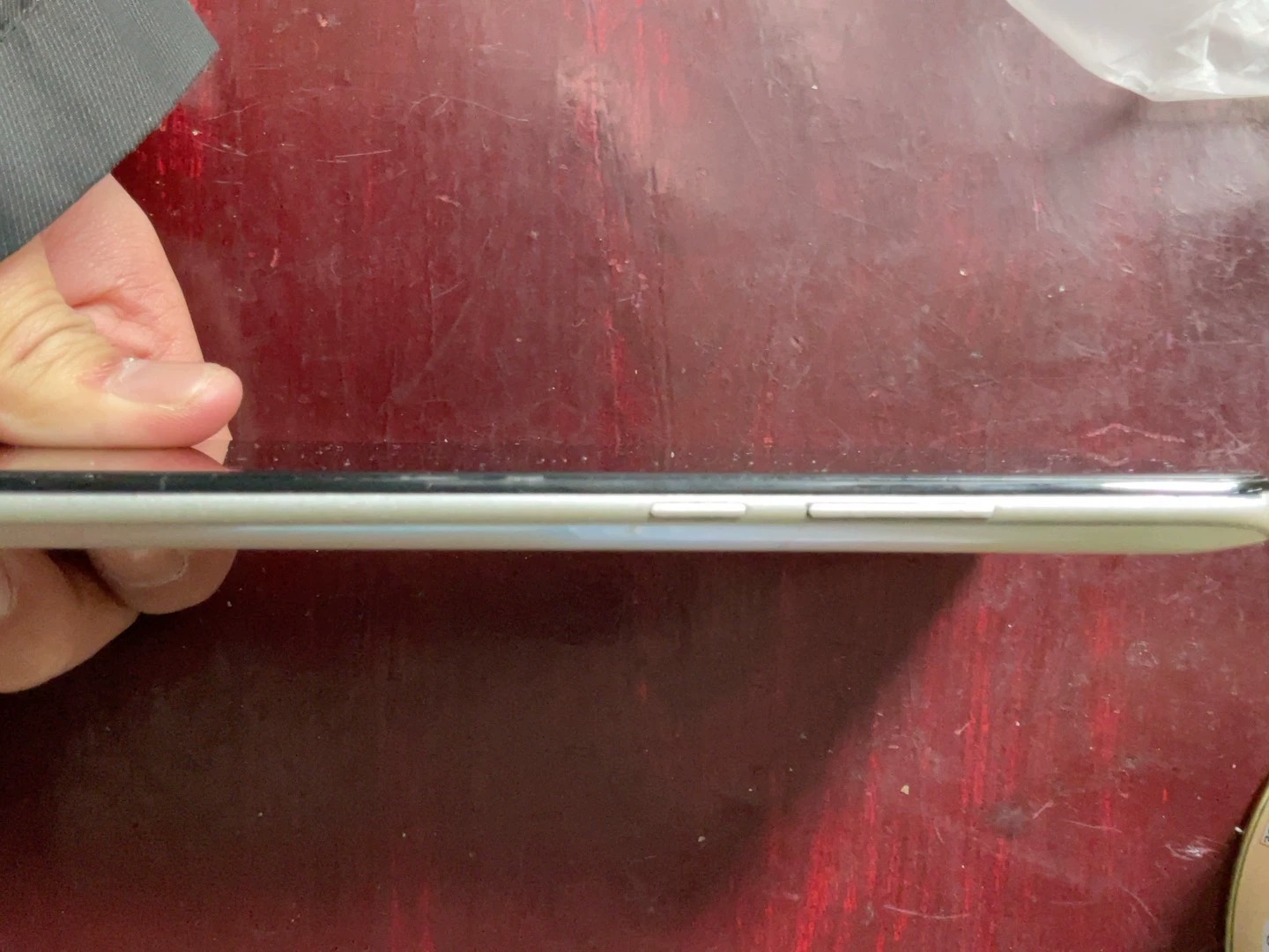 vivox27 内存8+128 功能正常，后壳碎， 升降摄像头，拍照清楚，使用流畅 用于工作机，备用机，学习机，老年机 功能正常 成色如图